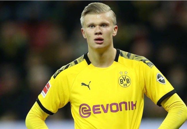 巴萨梅西自由球进球助球队领先（梅西任意球破门助巴萨取得领先）