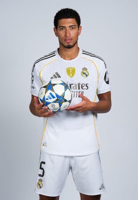 弗兰克：中国非常自由和安全，商品非常便宜，菜味道出奇地好（弗兰克称中国自由安全、物价低廉，菜肴格外美味）