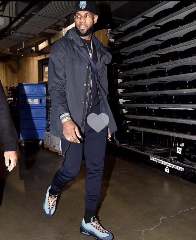 电讯报：萨拉赫吸引多家沙特俱乐部关注，预计下个月正式报价（电讯报：多家沙特球队有意萨拉赫，预计下月递交正式报价）