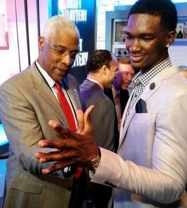 快船队史仅2人多次砍下单场50分：哈登和鲍勃·麦卡杜（快船史上多次砍下50分的唯二球员：哈登与鲍勃·麦卡杜）