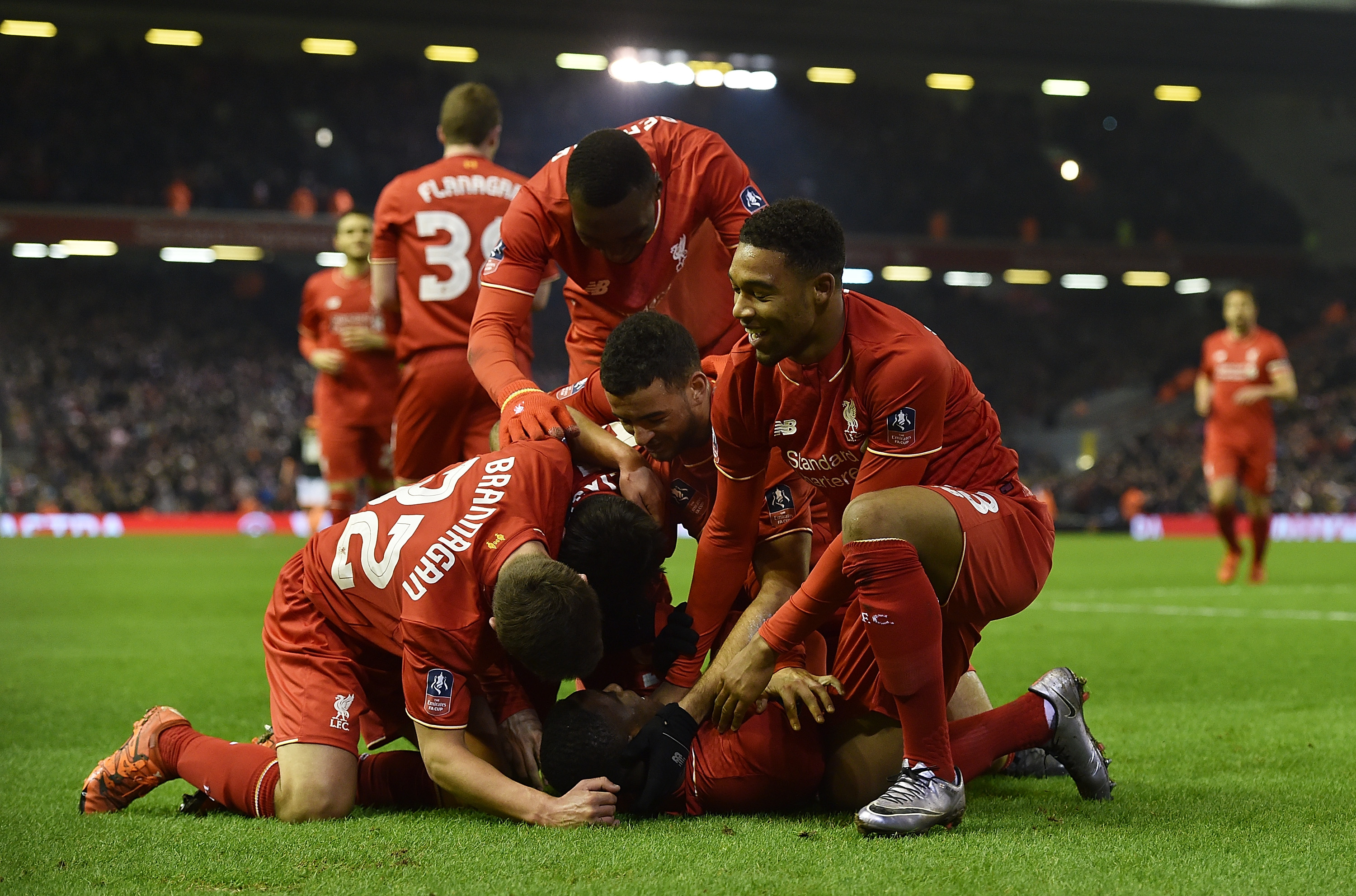 电讯报：切尔西准备借夏窗继续补强中场，为恩佐，凯塞多减负（电讯报：切尔西今夏将继续引援补强中场，减轻恩佐与凯塞多负担）