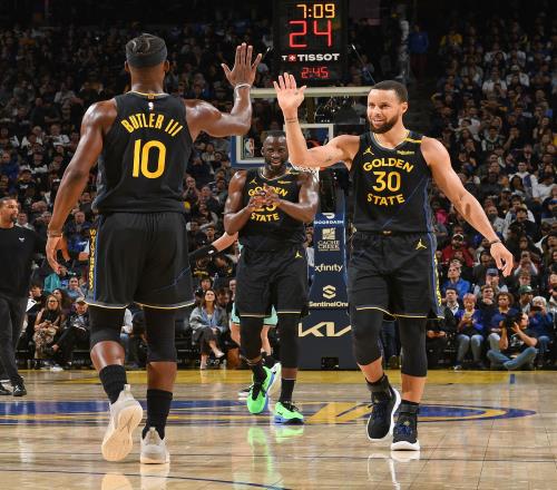 鹈鹕143分平球队赛季最高分，88分禁区得分创队史新高（鹈鹕砍下143分追平赛季单场最高，禁区得分88分创队史新高）