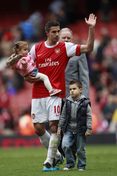 双喜临门，费尔明在巴萨一线队生涯百场里程碑中破门（双喜加身，费尔明巴萨一队第100场里程碑战破门）