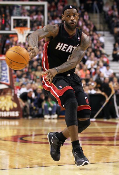 科尔：斯潘塞为勇士注入关键能量，他是球队气质的重塑者（科尔：斯潘塞为勇士注入关键能量，是球队气质重塑的核心人物）