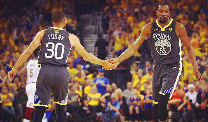 詹姆斯复出前八村塁场均近16分，那之后场均降到9.7分（詹姆斯复出后，八村塁场均由近16分降至9.7分）