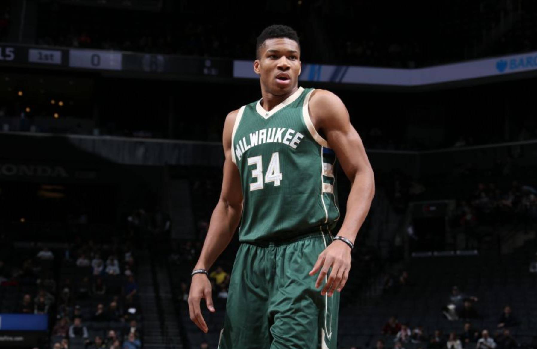 东契奇这是进攻万花筒防守千疮百孔（东契奇进攻千变万化，防守漏洞百出）