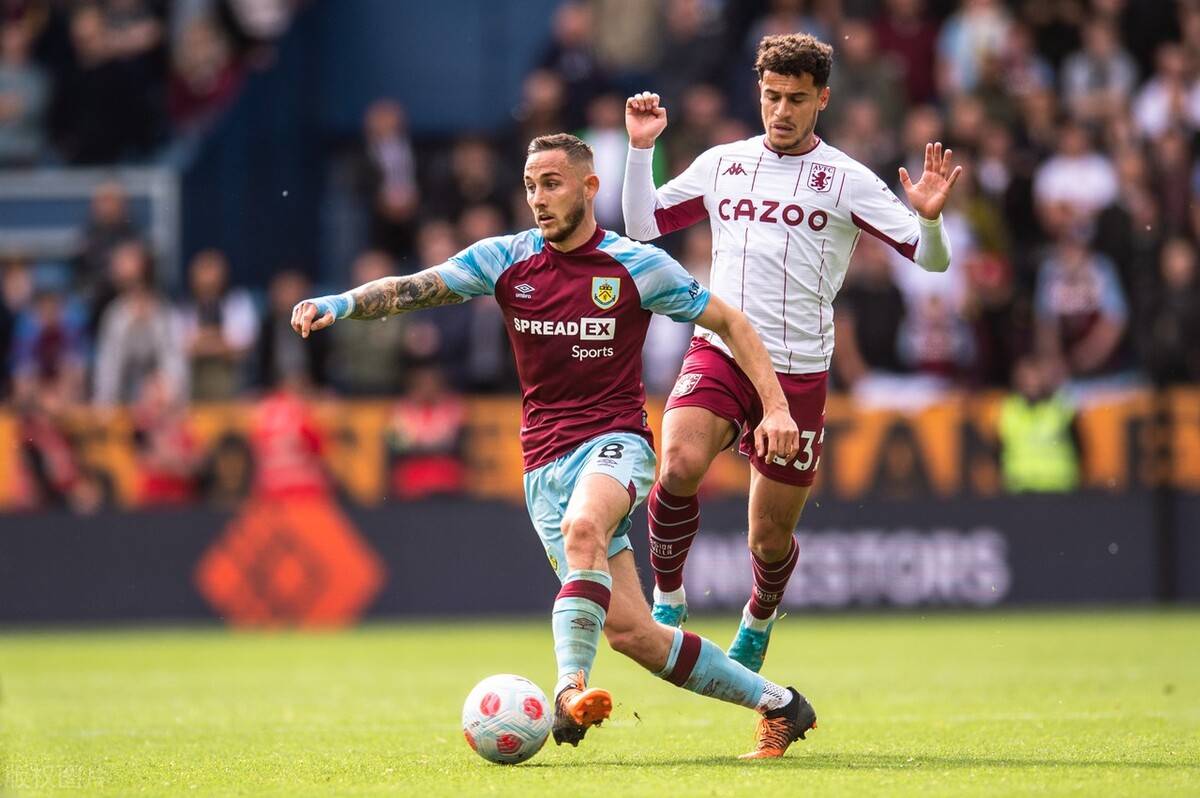 内蒙古额尔古纳初冬银装素裹，金雕翱翔雪原尽显苍穹之王风范（内蒙古额尔古纳初冬白雪皑皑，金雕纵横雪原尽显空中之王风姿）