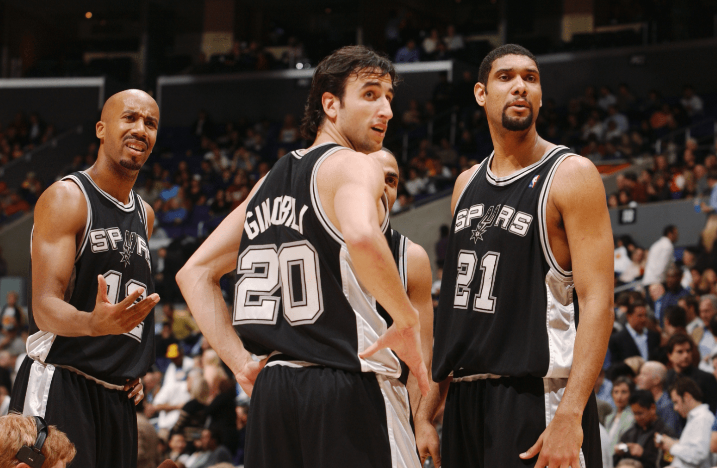 足球报：亚泰本赛季主要问题是资金不足，开局赛程也埋下伏笔（足球报：亚泰陷入资金短缺，艰难开局埋下赛季隐忧）