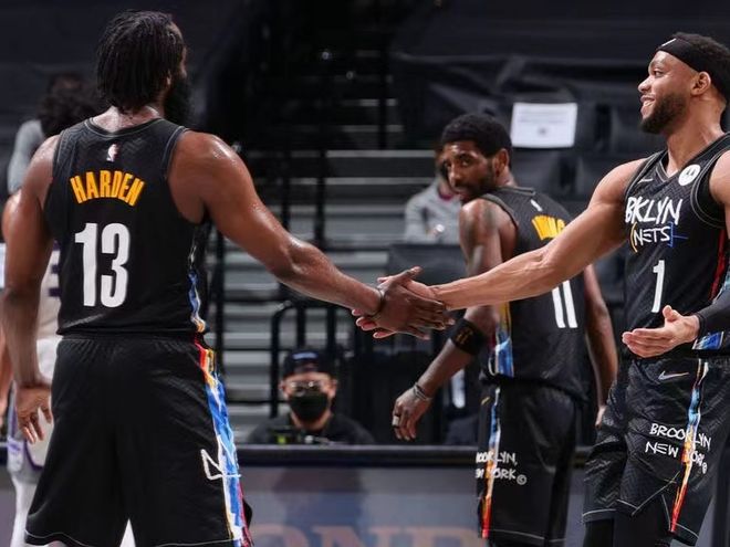 卡斯尔：我们阵容深度超级棒 任何一名球员都有可能挺身而出（卡斯尔：阵容厚度拉满，任何球员都能站出来）