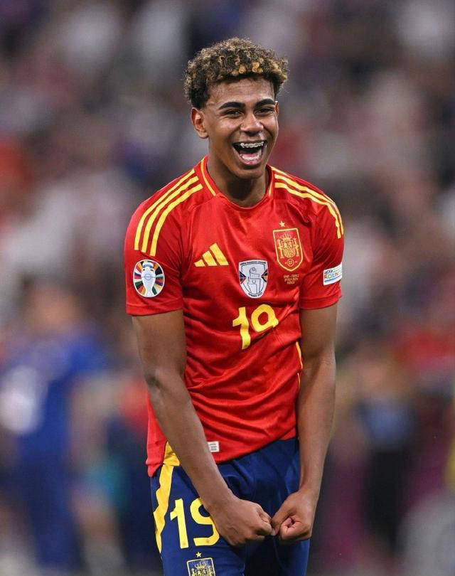 罗马因密集赛程和阵容缺人面临严峻挑战，加斯佩里尼需在压力下维持竞争力。（赛程密集又减员，罗马承压前行，加斯佩里尼力保竞争力）