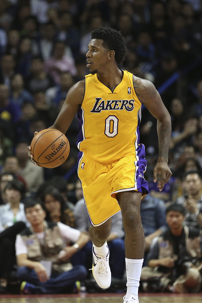 辽宁男篮王哲林末节爆发带队取胜（王哲林末节发威率辽宁男篮胜出）