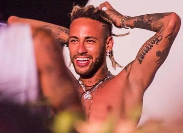 拜仁vs阿森纳 最强矛盾（拜仁对阵阿森纳：矛与盾的巅峰对决）