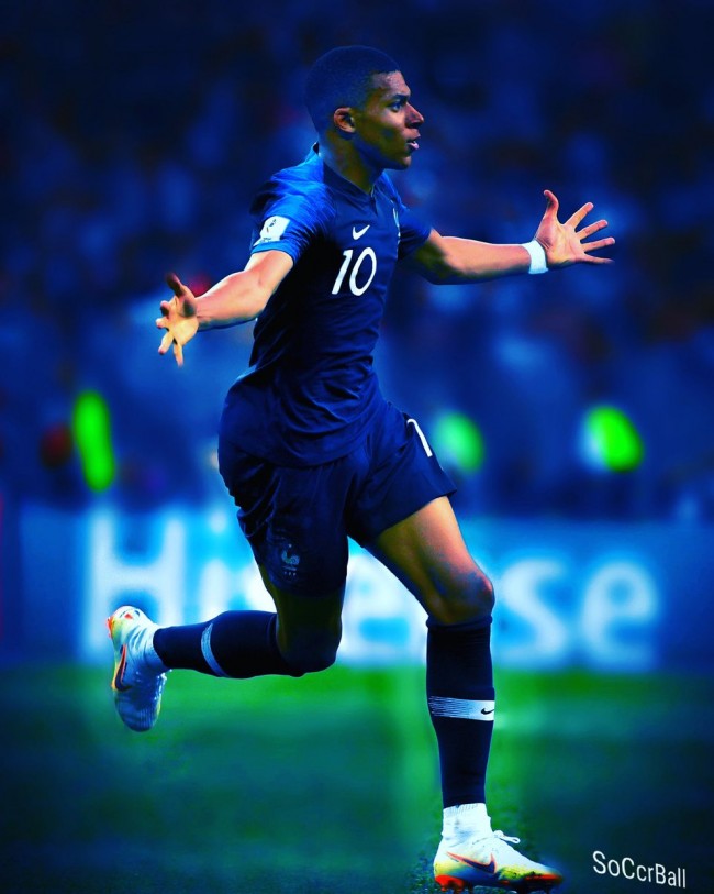 科曼称赞阿尔克马尔19岁中场斯密特：他身上的特质像佩德里（科曼：阿尔克马尔19岁中场斯密特的特质让我想起佩德里）