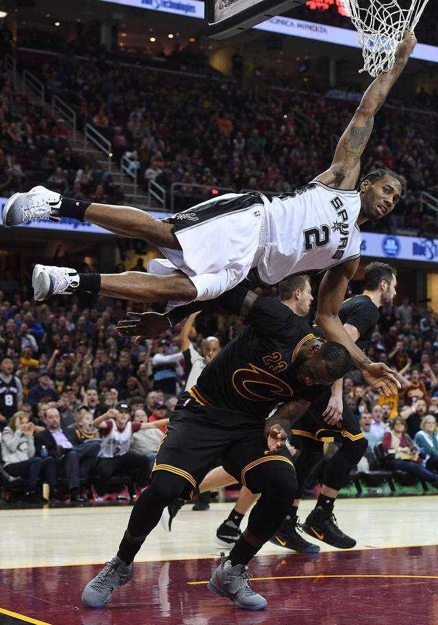 TA：多家豪门关注小将斯密特，阿尔克马尔对其估价约6000万欧（TA：阿尔克马尔为小将斯密特标价约6000万欧，多家豪门正在关注）