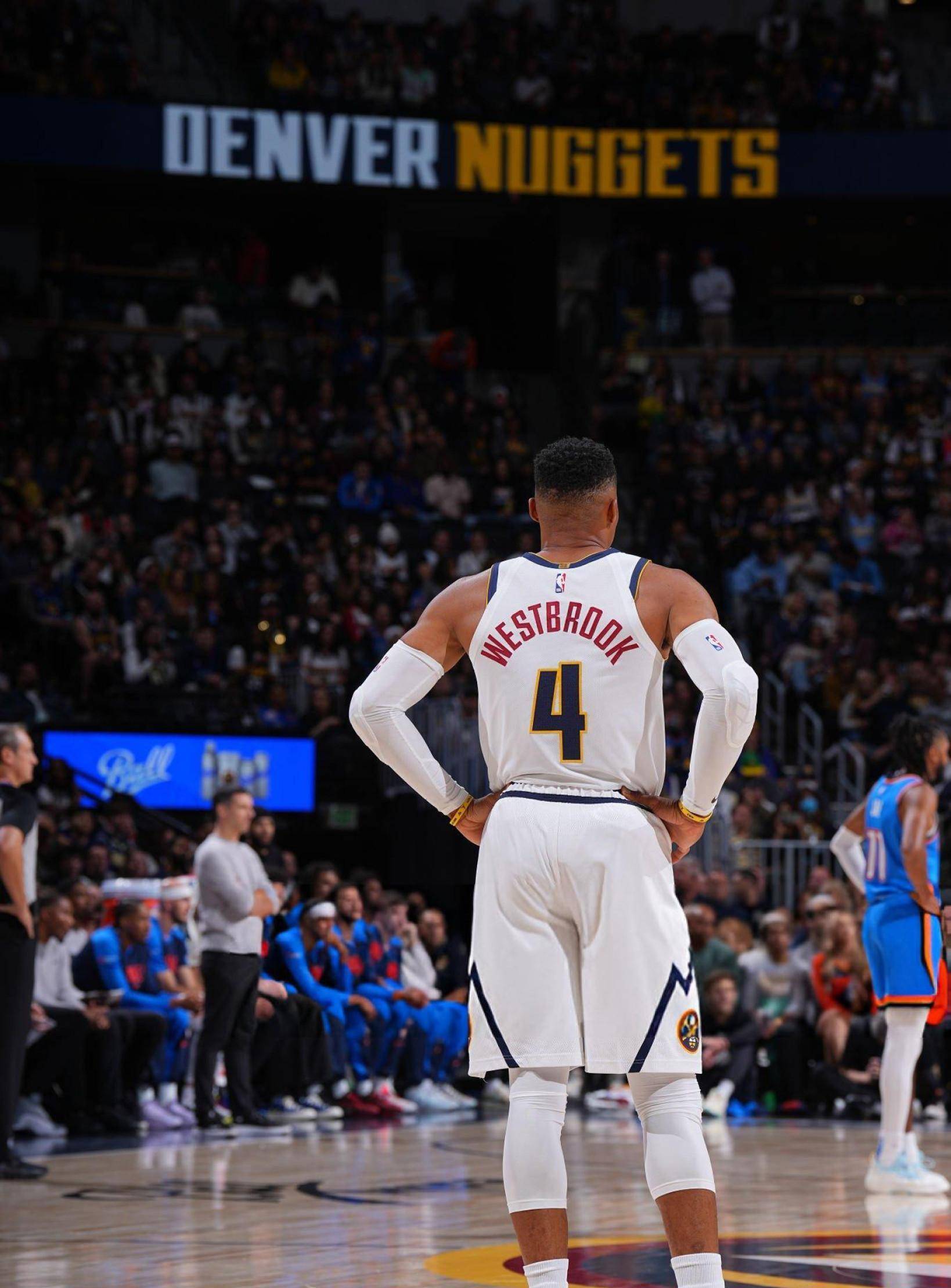 董路批评中国球迷不热爱足球，中国男足多次无缘世界杯，呼吁提升足球热情。（董路批球迷热爱不足：国足屡失世界杯门票，呼吁点燃足球热情）