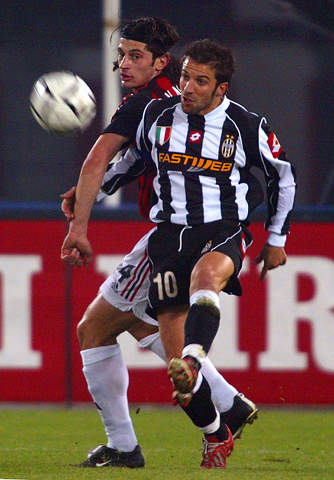 足球国足队内对抗赛出现精彩世界波（国足队内对抗赛上演惊艳世界波）