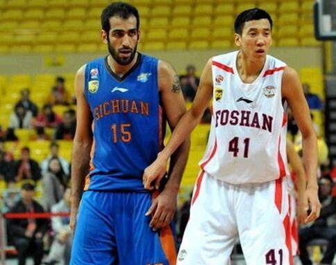 因欧战扩军、足总杯赛程调整，英超今年仅安排一场节礼日比赛（受欧战扩军与足总杯赛程调整影响，英超今年节礼日仅有一场比赛）