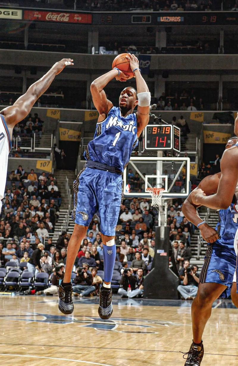 王博谈新援：桑普森&塔克和队友化学反应不错，还有融入空间（王博评新援：桑普森、塔克与队友默契不错，仍需进一步磨合）