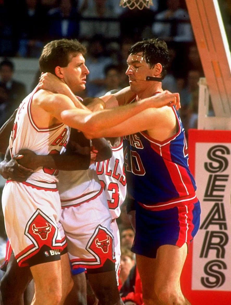 国王队记：基根·穆雷右小腿受伤，本场比赛不会回归（国王随队记者：基根·穆雷右小腿受伤，今日比赛不再登场）