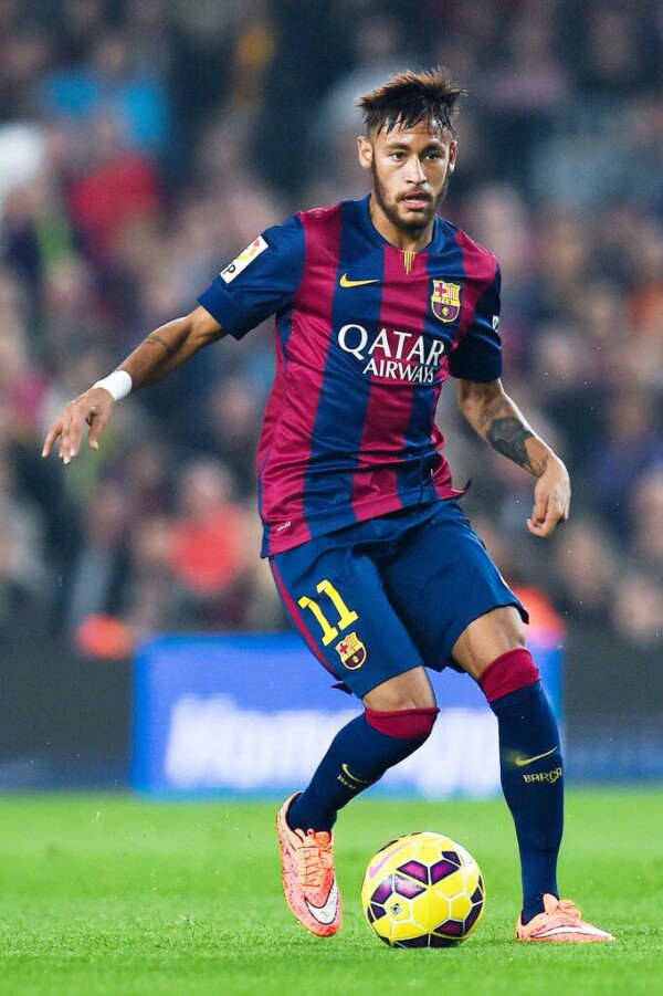 乌甲联赛阿根廷门将超远距离破门，皮球飞行全场后弹地入网（乌拉圭甲级联赛罕见一球：阿根廷门将超远距离破门，皮球越场弹地入网）