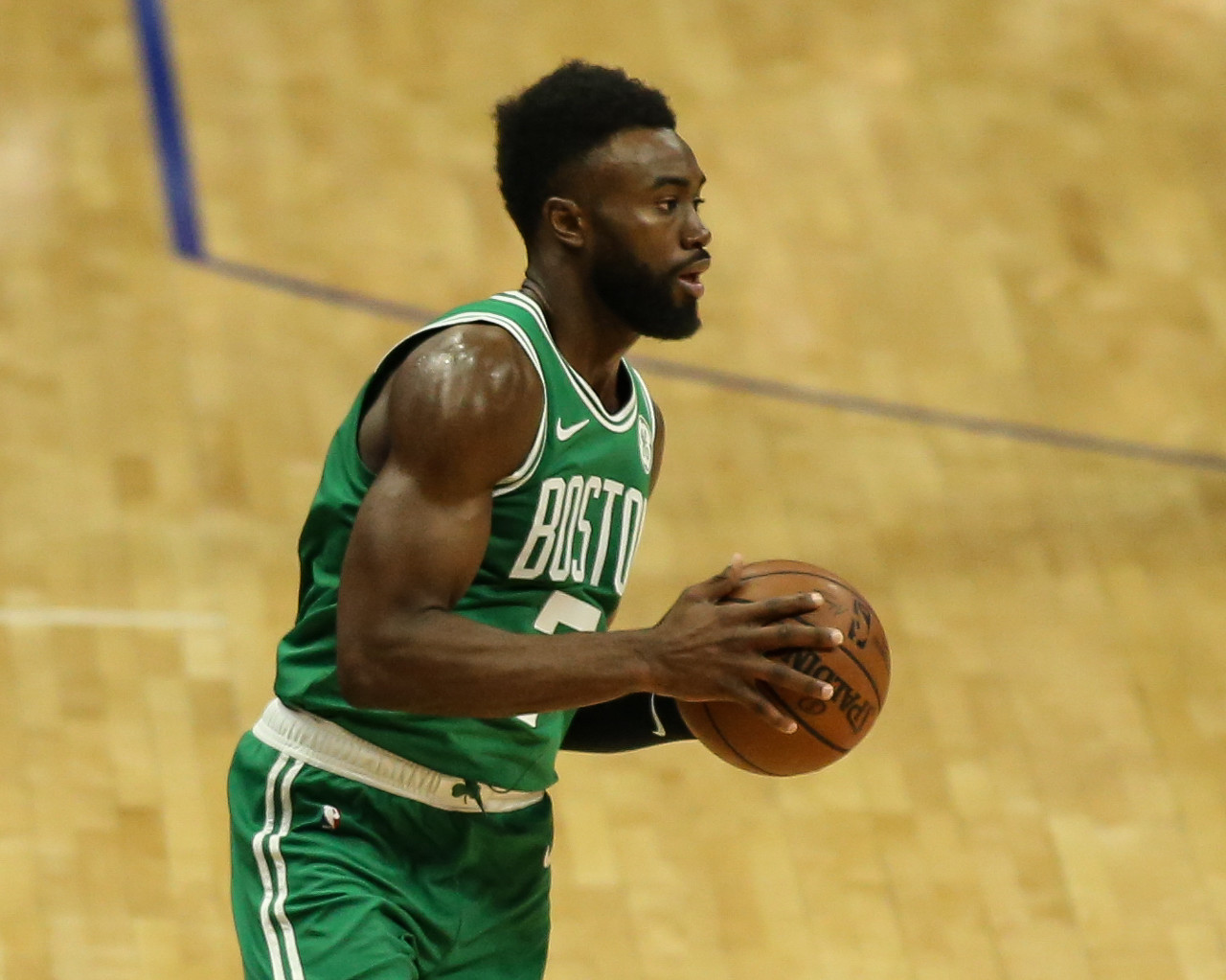 NBA常规赛继续火热进行，恰逢美国当地平安夜前夕，联盟将上演一场“篮球盛宴”——多达14场比赛轮番开打。（恰逢美国平安夜前夕，NBA常规赛如火如荼——14场大战轮番上演）