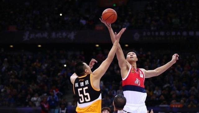 小蜘蛛未获最佳前锋提名，冈萨雷斯晒照：显然他们什么都不懂（小蜘蛛落选最佳前锋提名，冈萨雷斯晒照发声：他们显然不懂球）