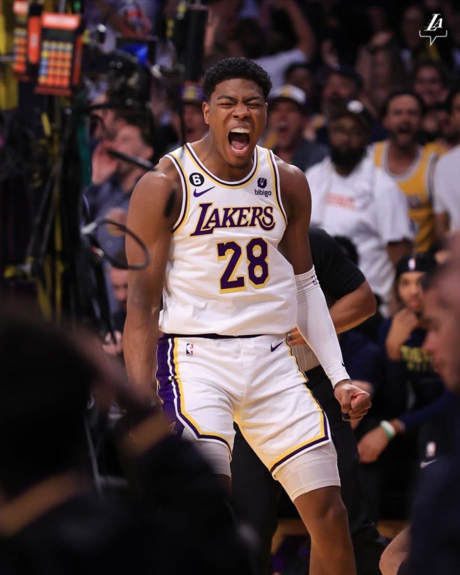 又搞事情了？奇才本场12人名单11人登场 仅惠特摩尔没捞到时间（奇才再惹争议：12人名单仅11人出场，惠特摩尔未获出场机会）