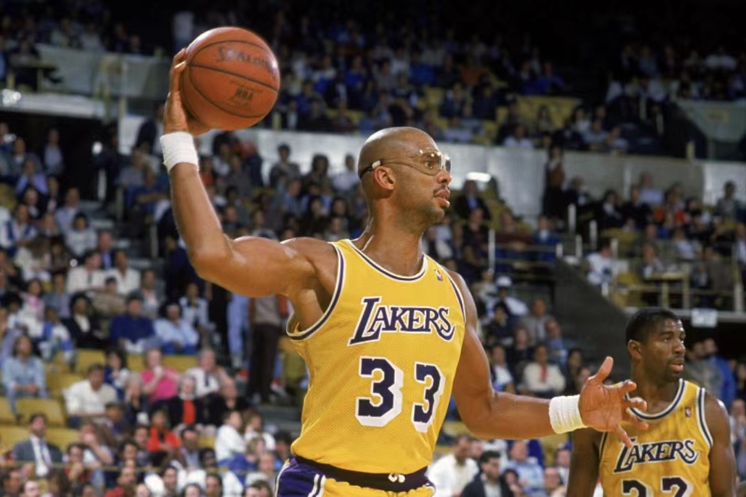 前巴萨高管谈亚马尔：要保持谦逊专注于足球，别相信一切赞美（前巴萨高层谈亚马尔：守住谦逊专注足球，别被赞美冲昏头脑）