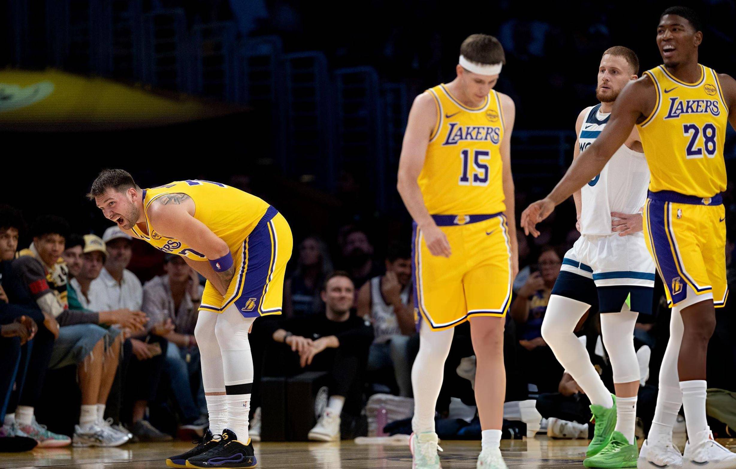 韦瑟斯庞半场轰下16分，前两节7投6中进攻极为高效（两节7中6，韦瑟斯庞半场16分效率爆棚）